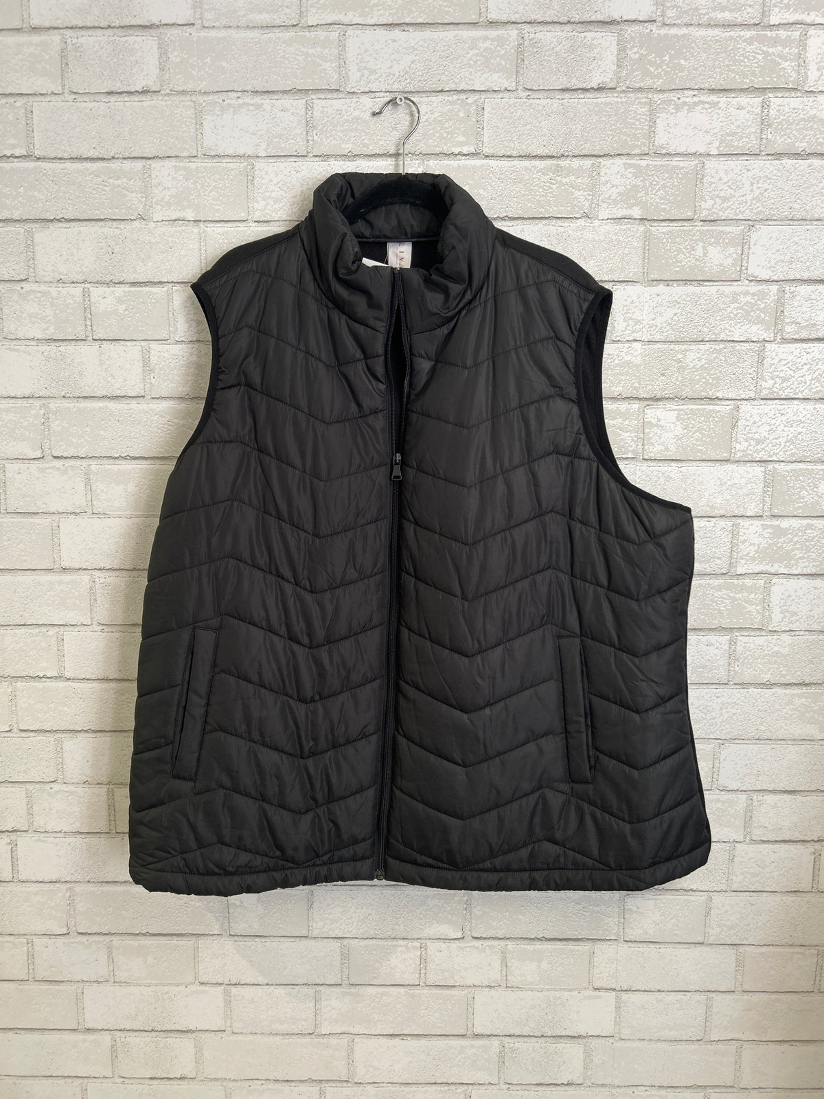Black Athletic Puffer Vest - Livi