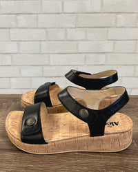 Marta Sandal | Ink