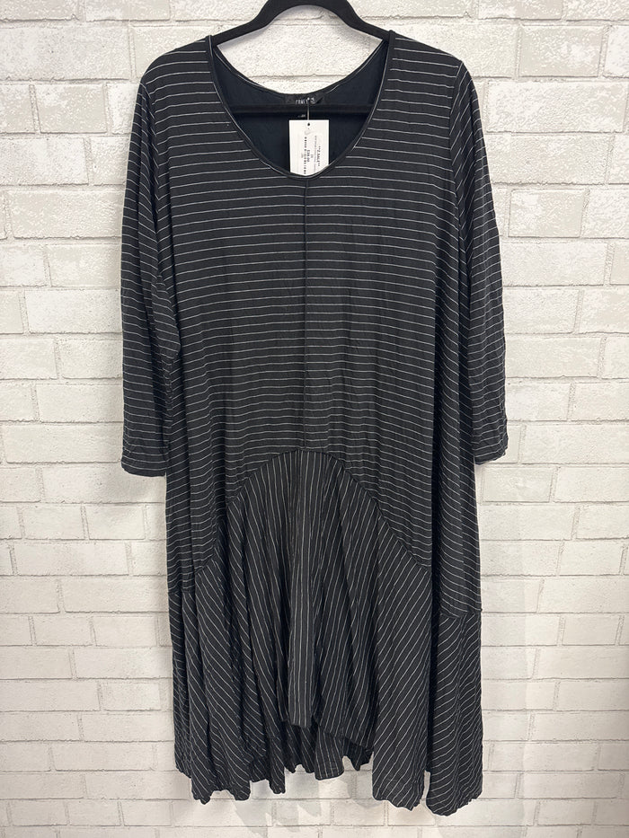 B/W Stripe Crinkle Dress - Comfy USA