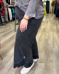 Fat Rib & Button Mineral Washed Pants | Black