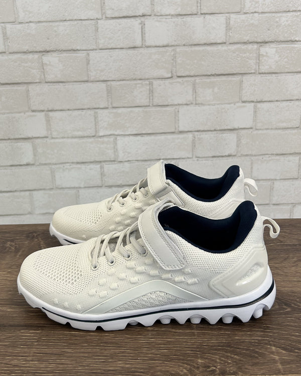 TravelActiv™ Axial | White & Navy | Wide