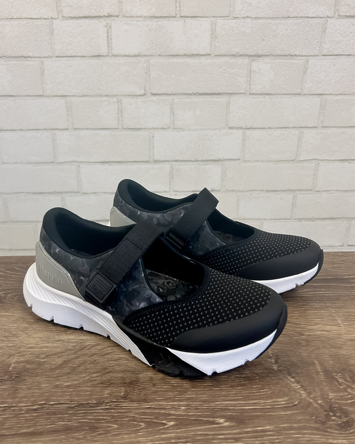 Atlis | Black