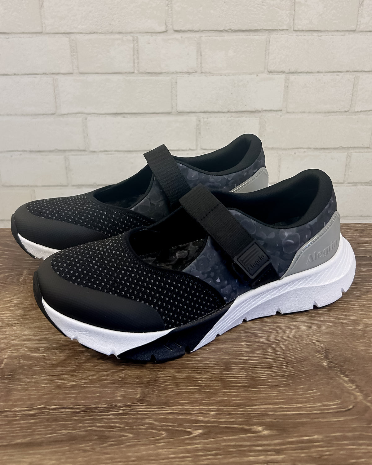 Atlis | Black