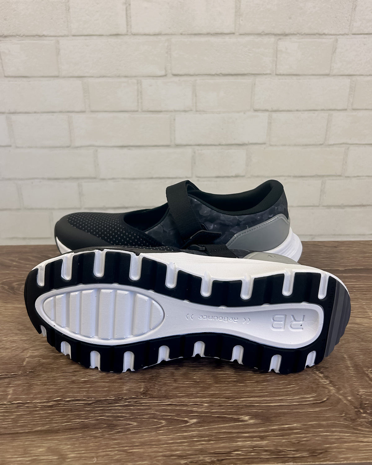 Atlis | Black