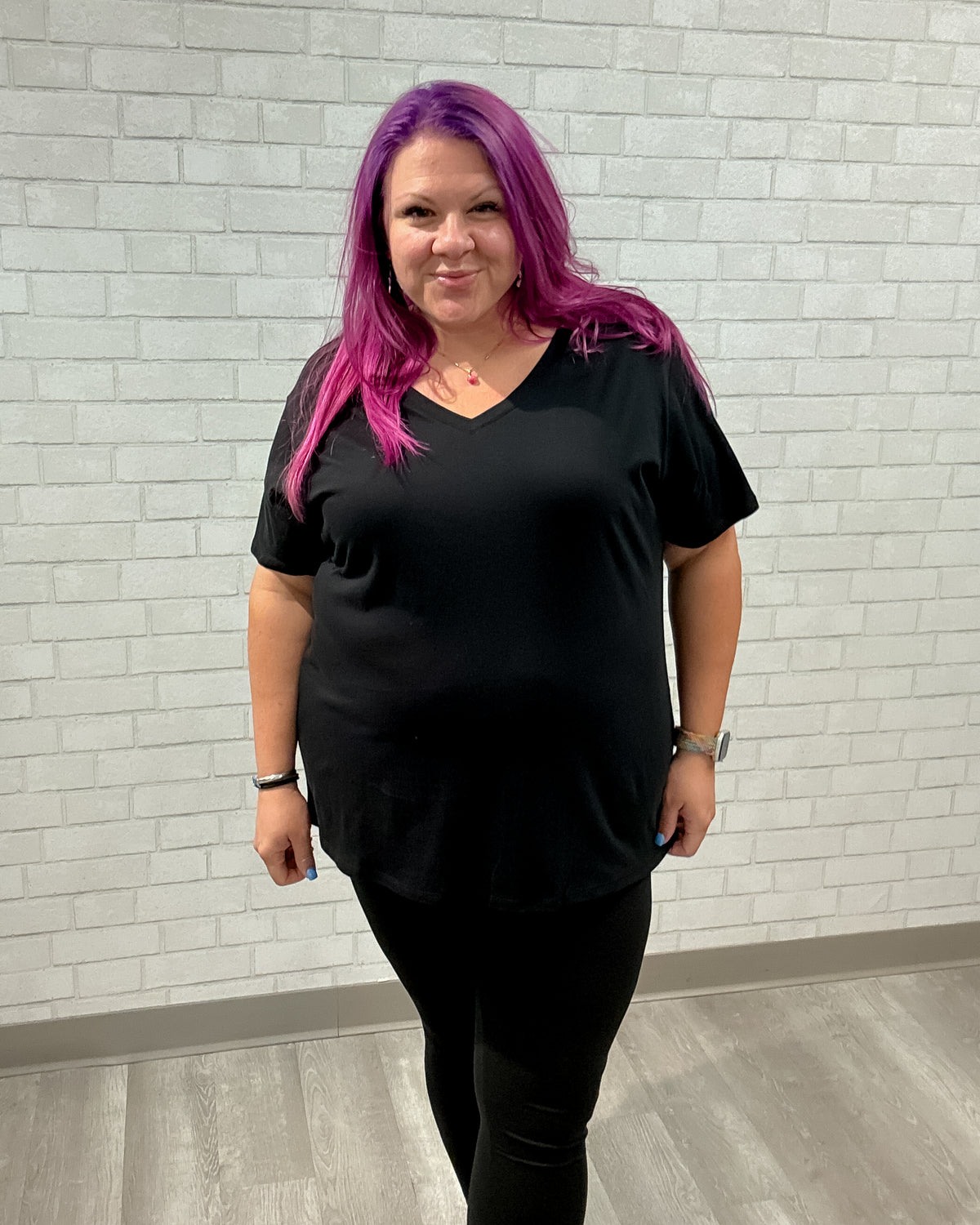 V-Neck Boyfriend Tee | Black