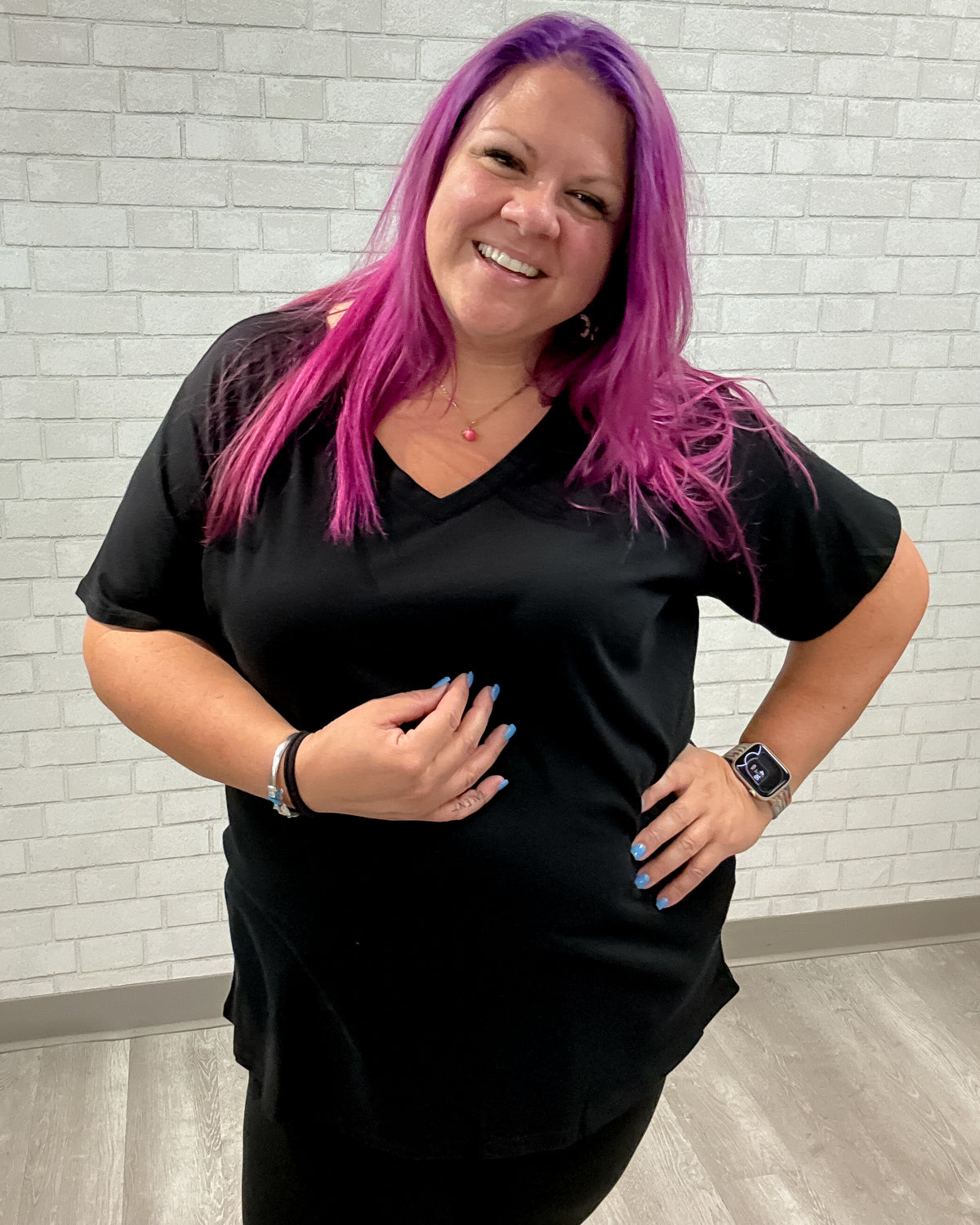 V-Neck Boyfriend Tee | Black