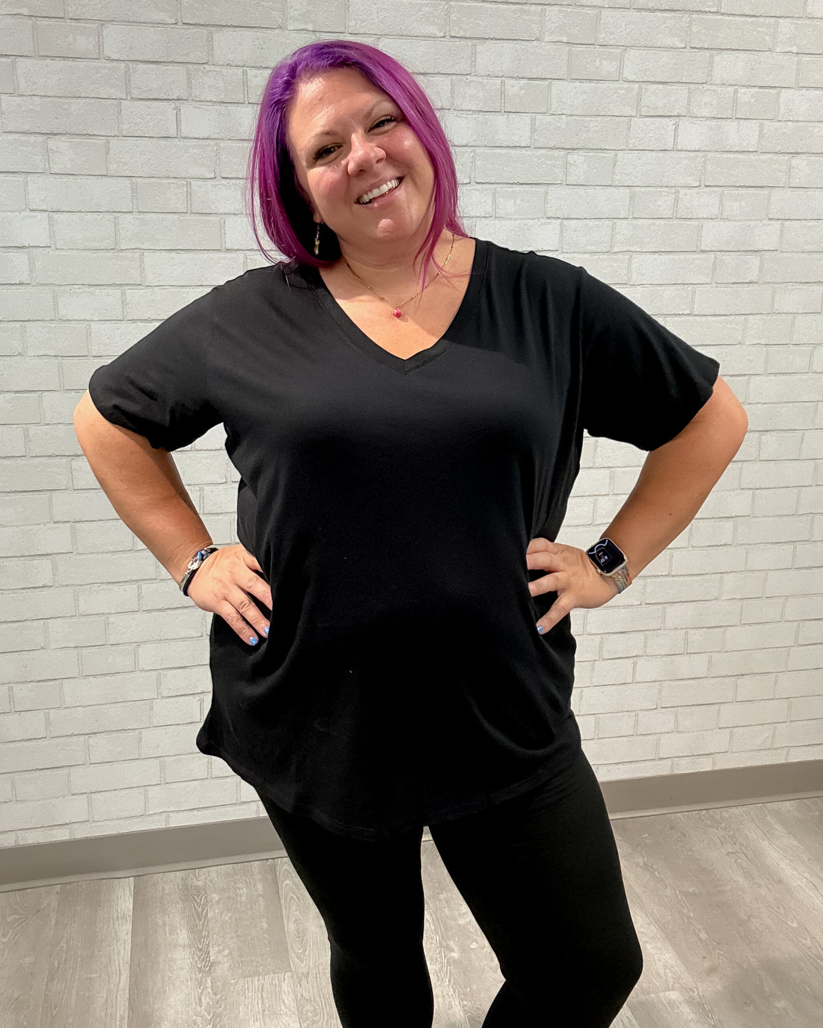 V-Neck Boyfriend Tee | Black