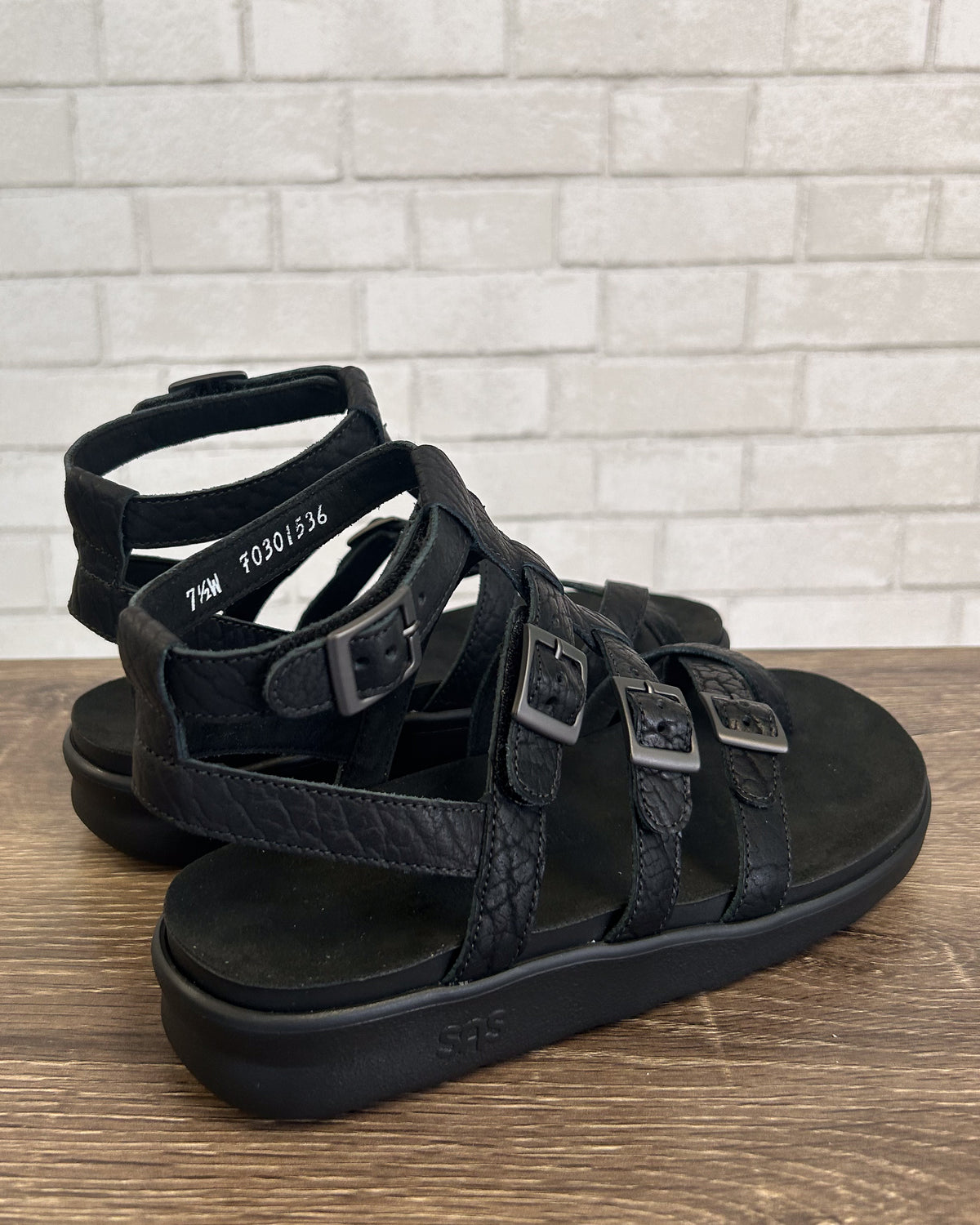 Aria LX | Bison | Wide Width