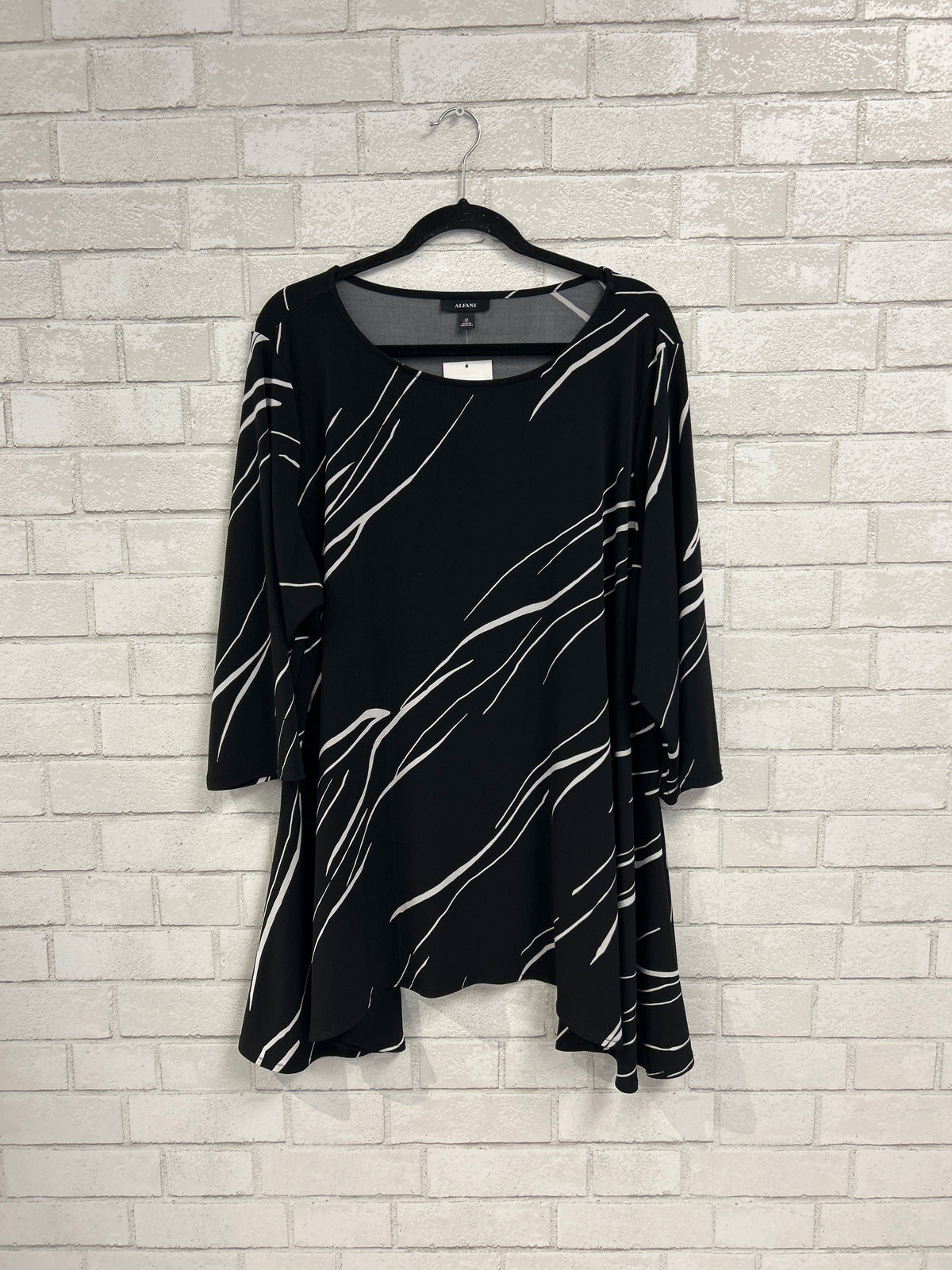 Blk/Wht Slinky Top - Alfani