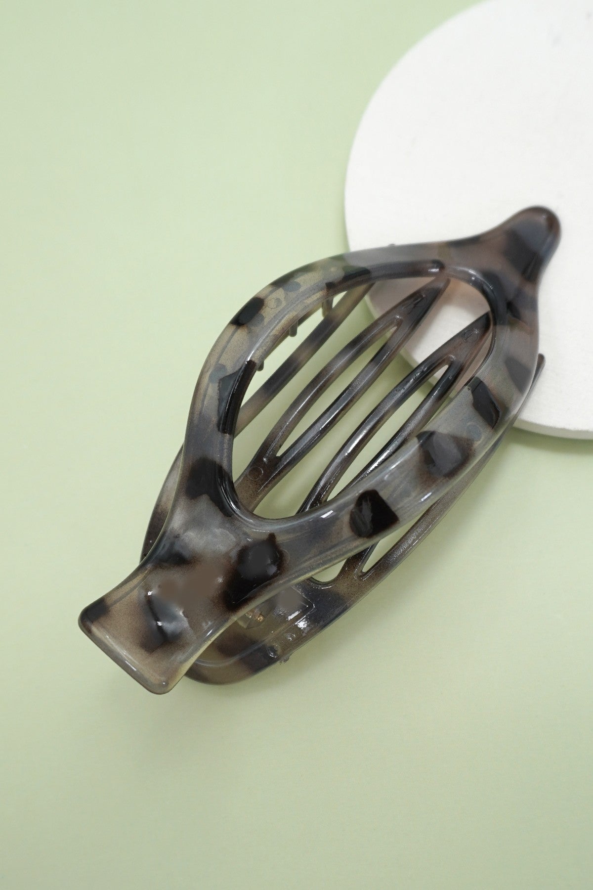 Oval Lay Flat Hair Claw Clip