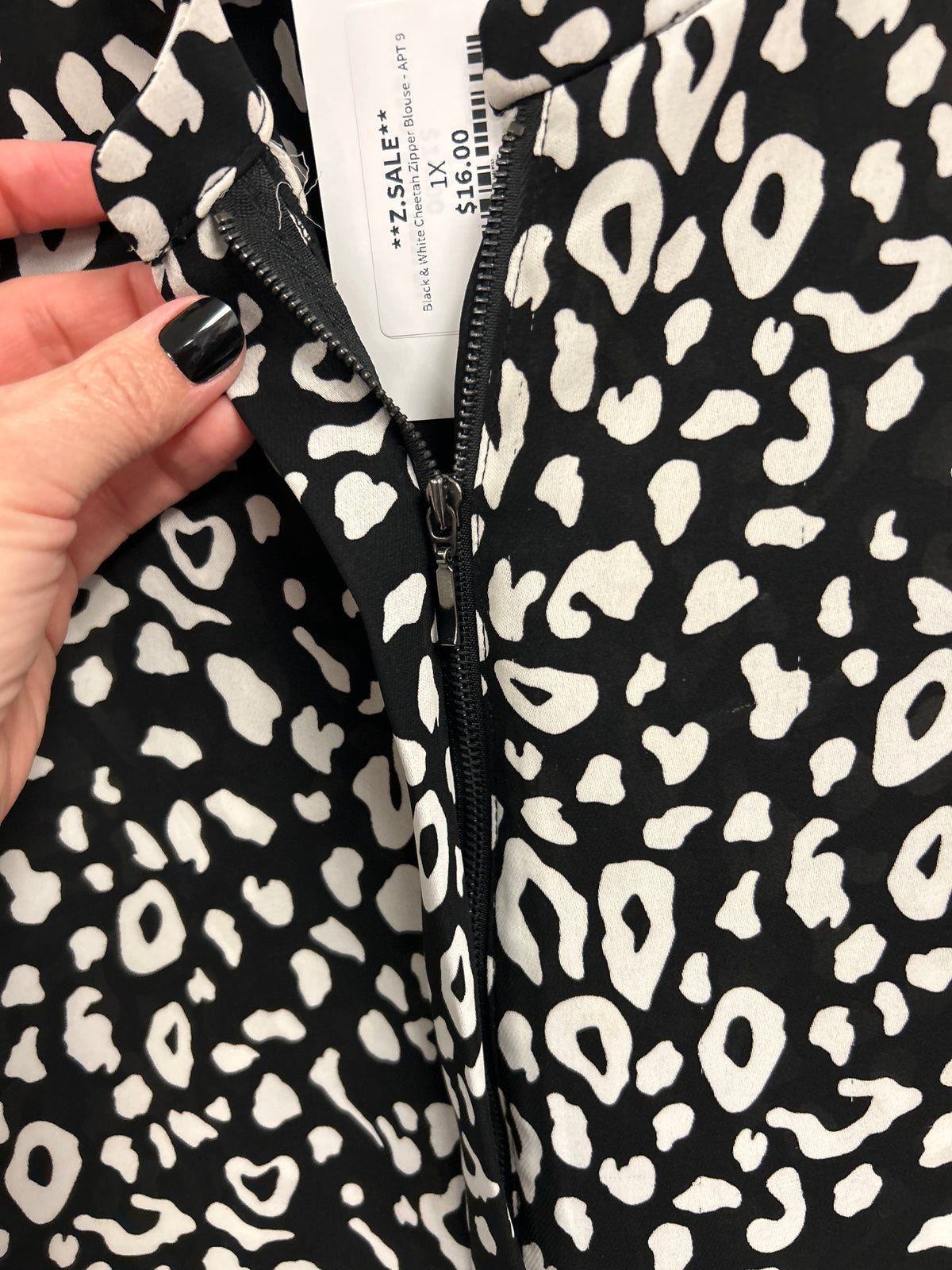 Black & White Cheetah Zipper Blouse - APT 9