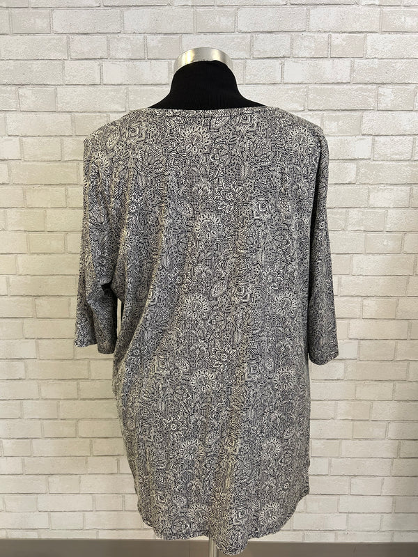 Black & White Paisley Tee - PureJill