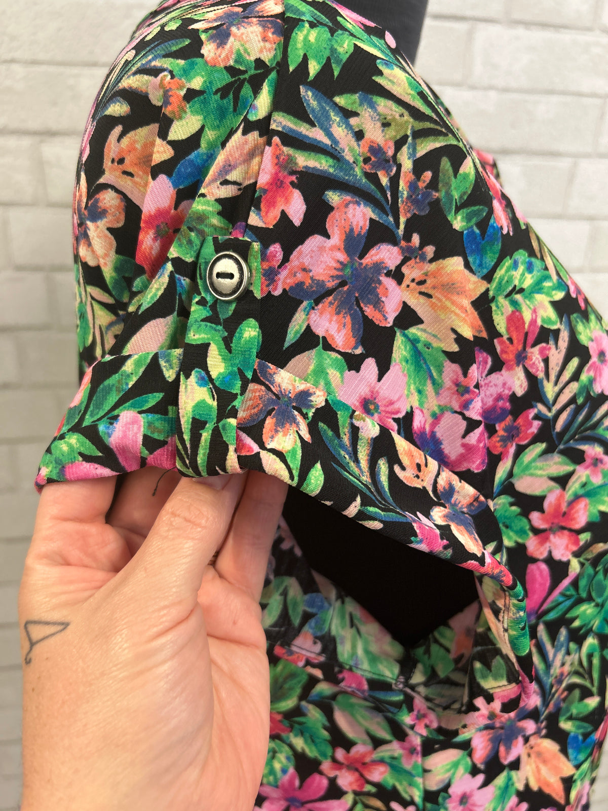 Dear Scarlett Short Sleeve Lizzie Top - Blk Floral
