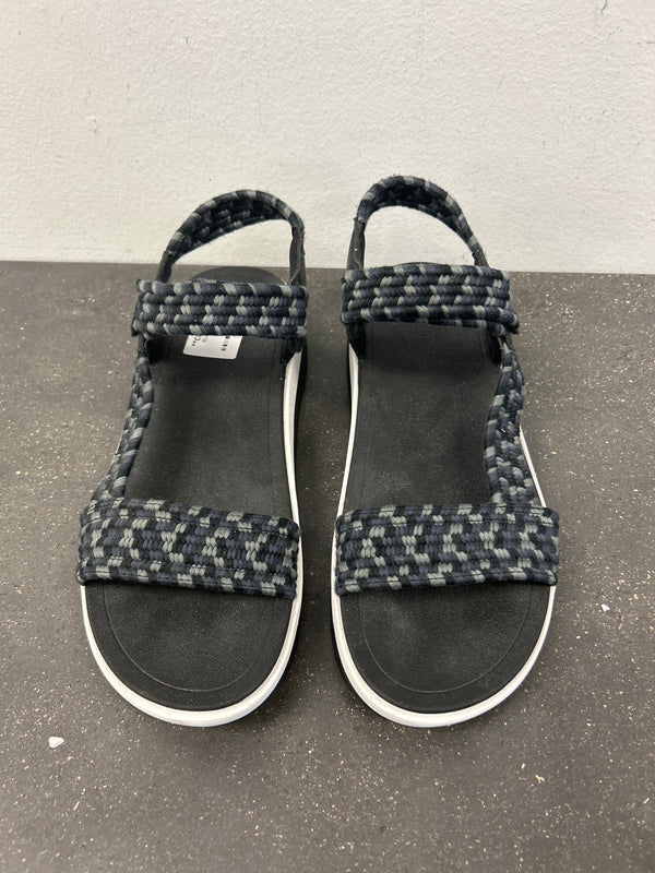 BLack Fit Flop Sandals
