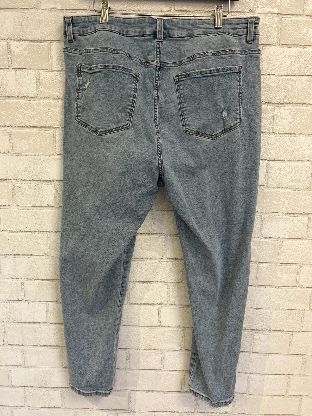 Light Wash Slim Cut Jeans - Universal Standard