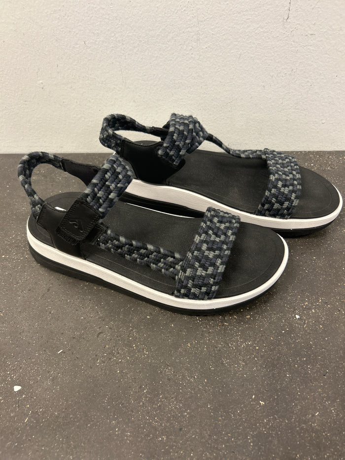 BLack Fit Flop Sandals