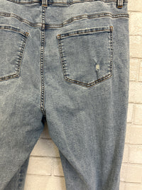 Light Wash Slim Cut Jeans - Universal Standard