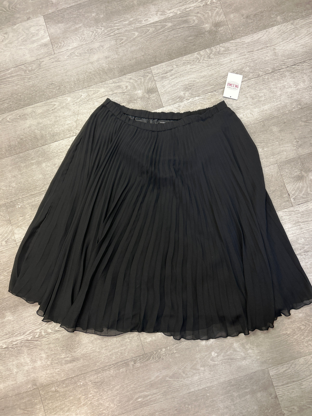 Black Pleated Skirt - Boutique Europa