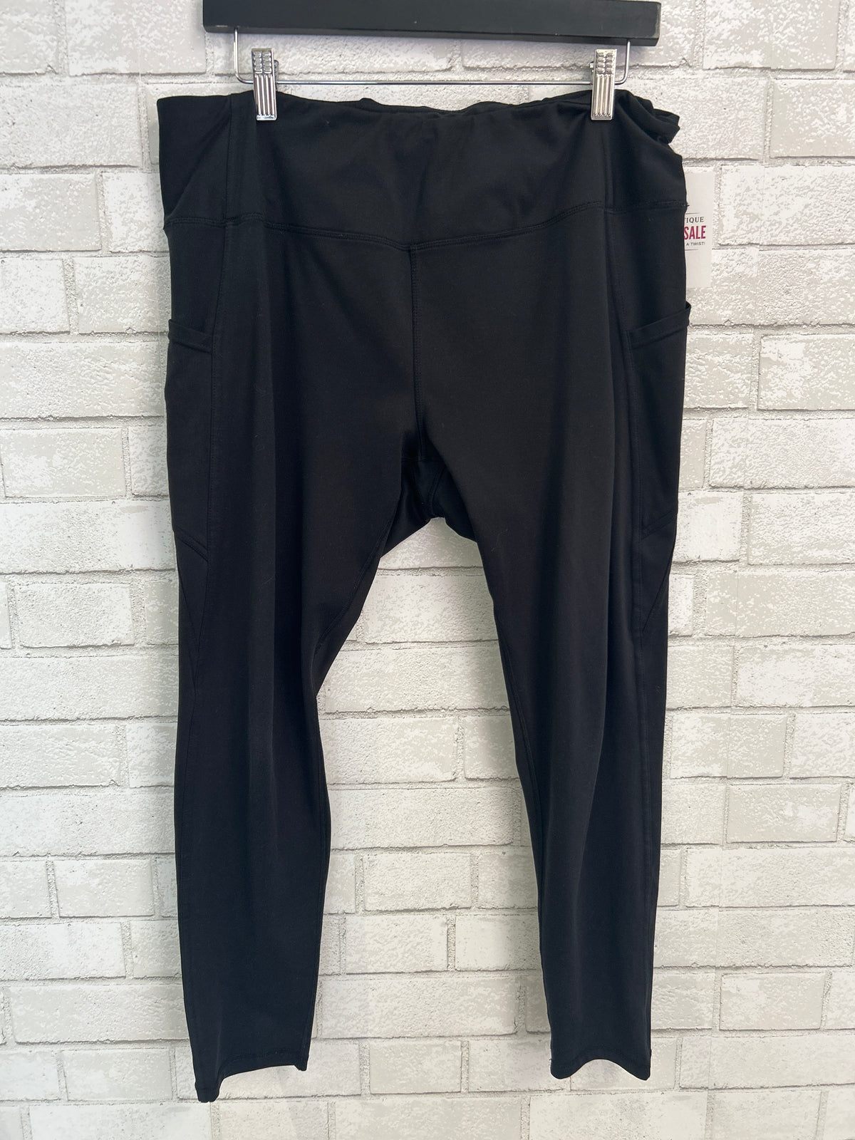 Black Pocket Leggings - Danskin