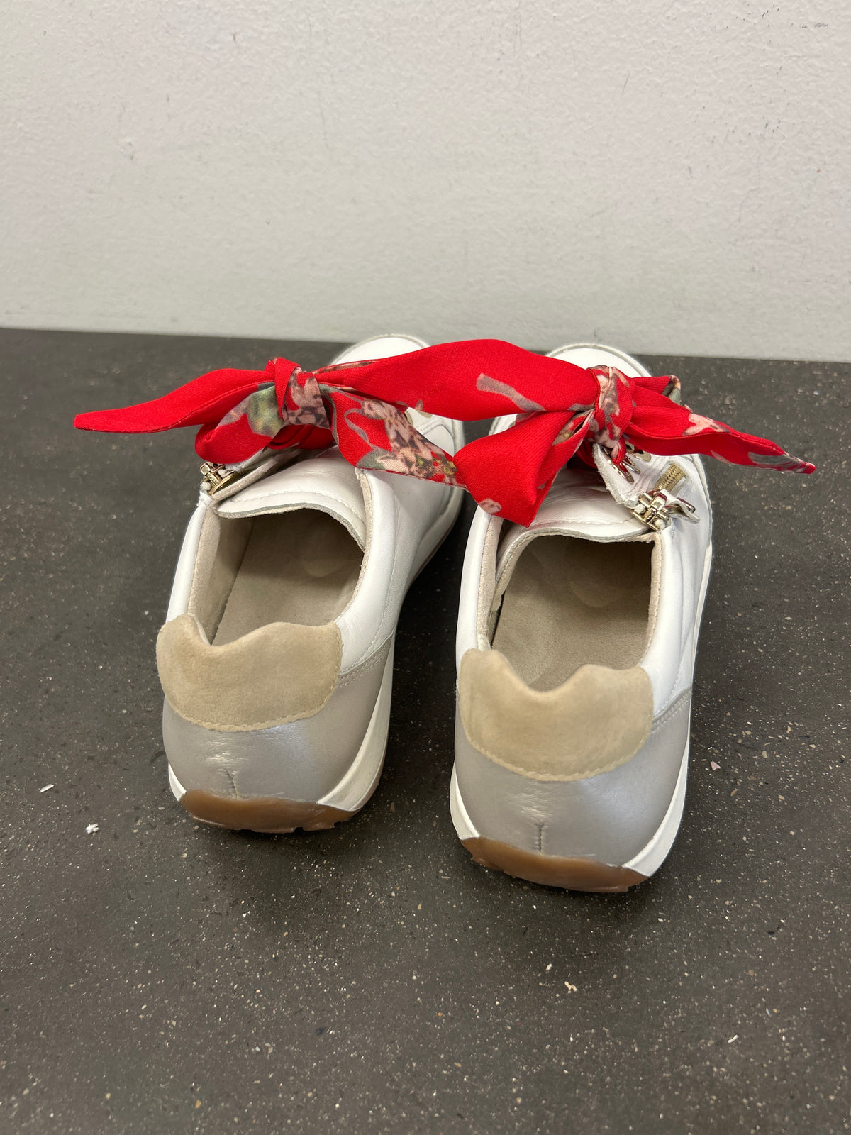 WHITE ARA SNEAKERS