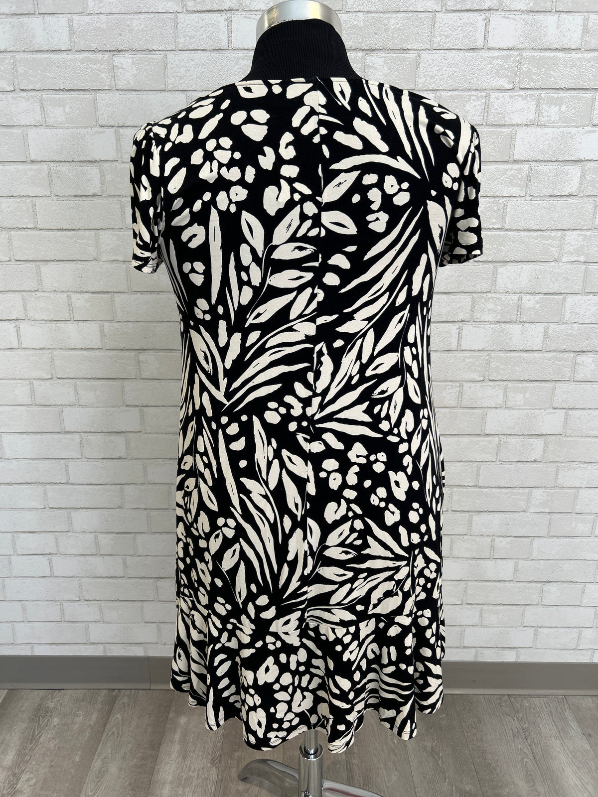 B/W Floral V-Neck Dress - Nicole Miller