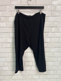 Black Bamboo Capri Leggings - Blue Sky