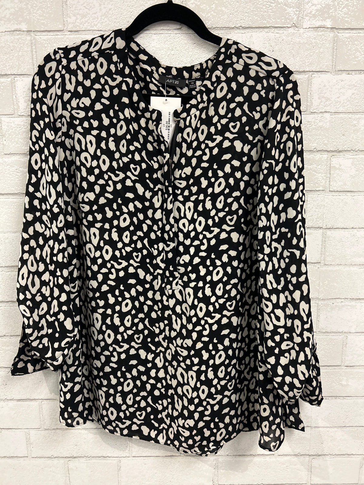 Black & White Cheetah Zipper Blouse - APT 9