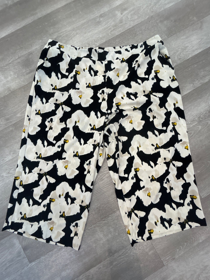 Abstract Floral Crops - Nine West