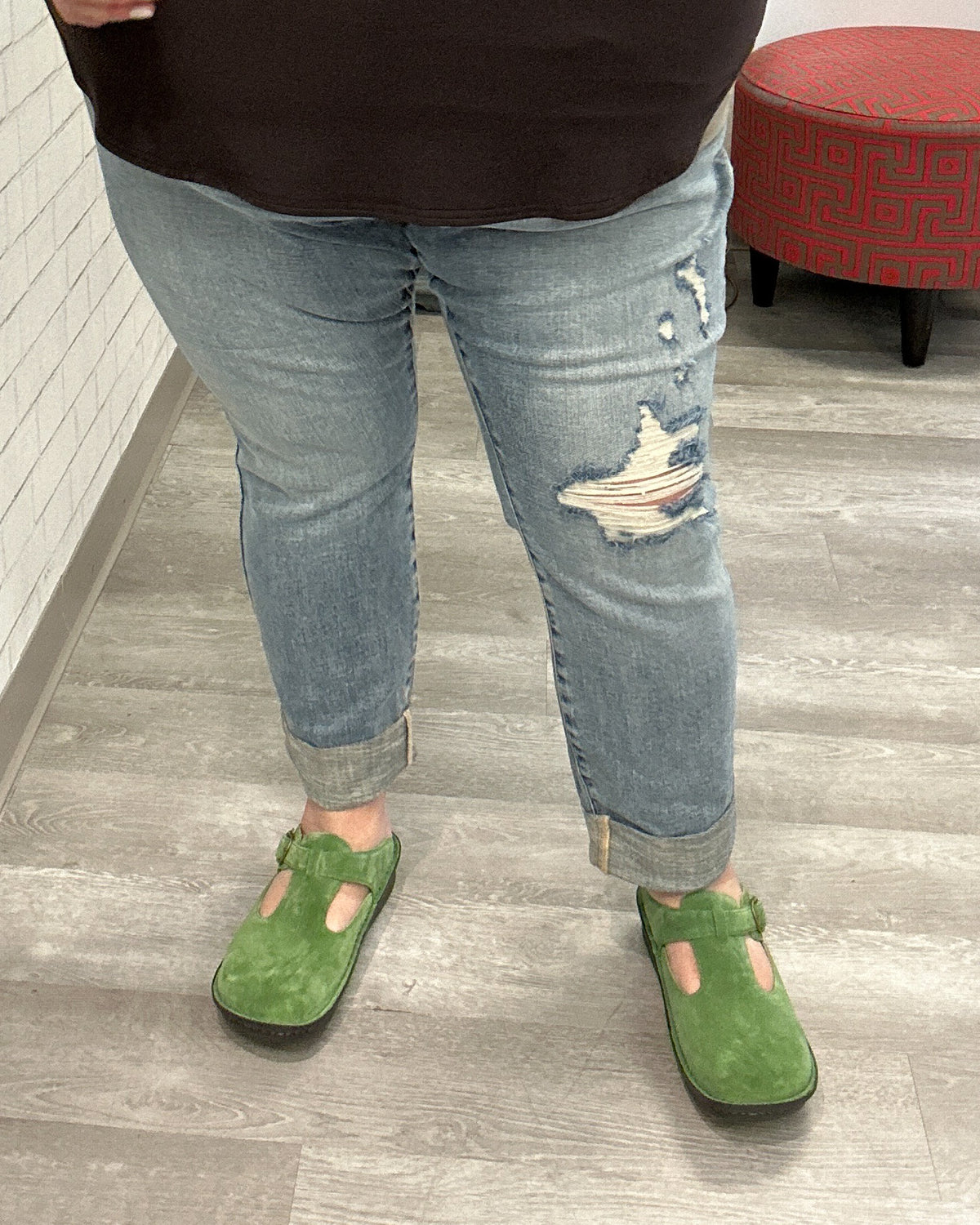 Mid-Rise Destroyed Knee Cuffed Long Boyfriend Jean