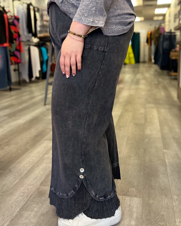 Fat Rib & Button Mineral Washed Pants | Black