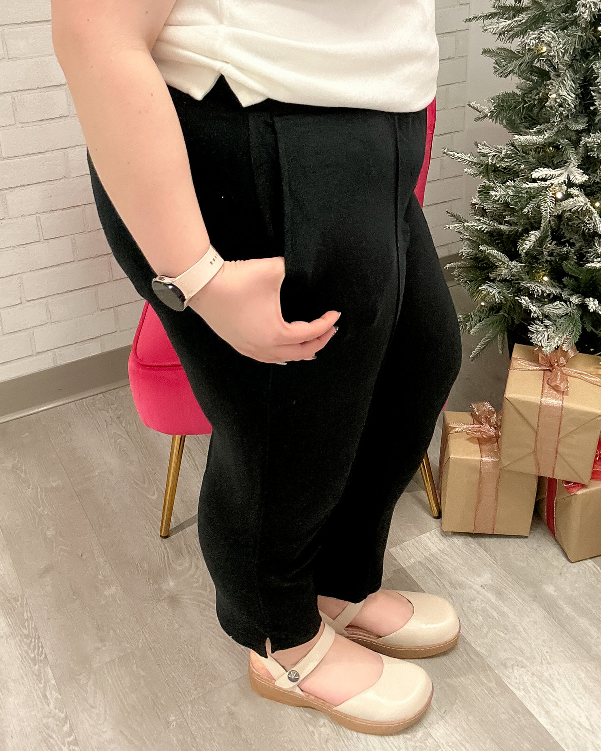 Comfort Luxe Pleated Pants | Onyx