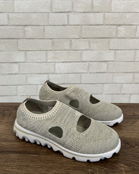 TravelActiv™ Avid Women's Slip-On | Light Grey