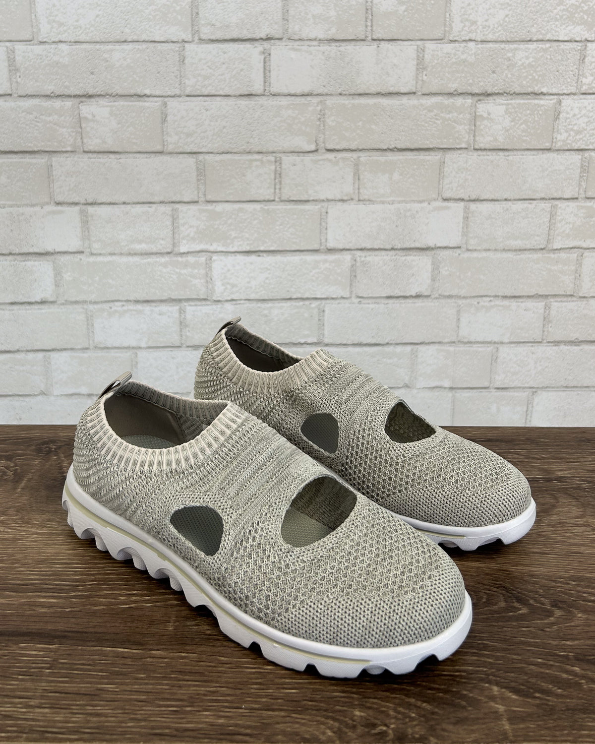 TravelActiv™ Avid Women's Slip-On | Light Grey