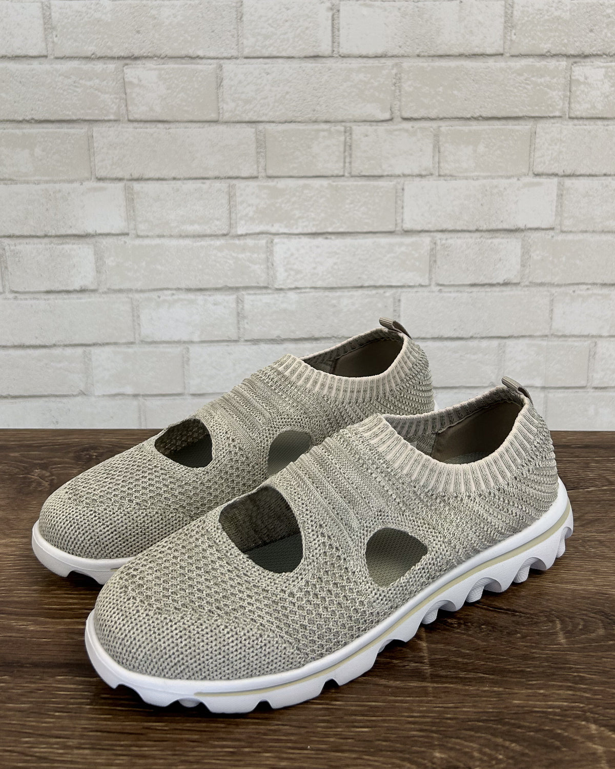 TravelActiv™ Avid Women's Slip-On | Light Grey