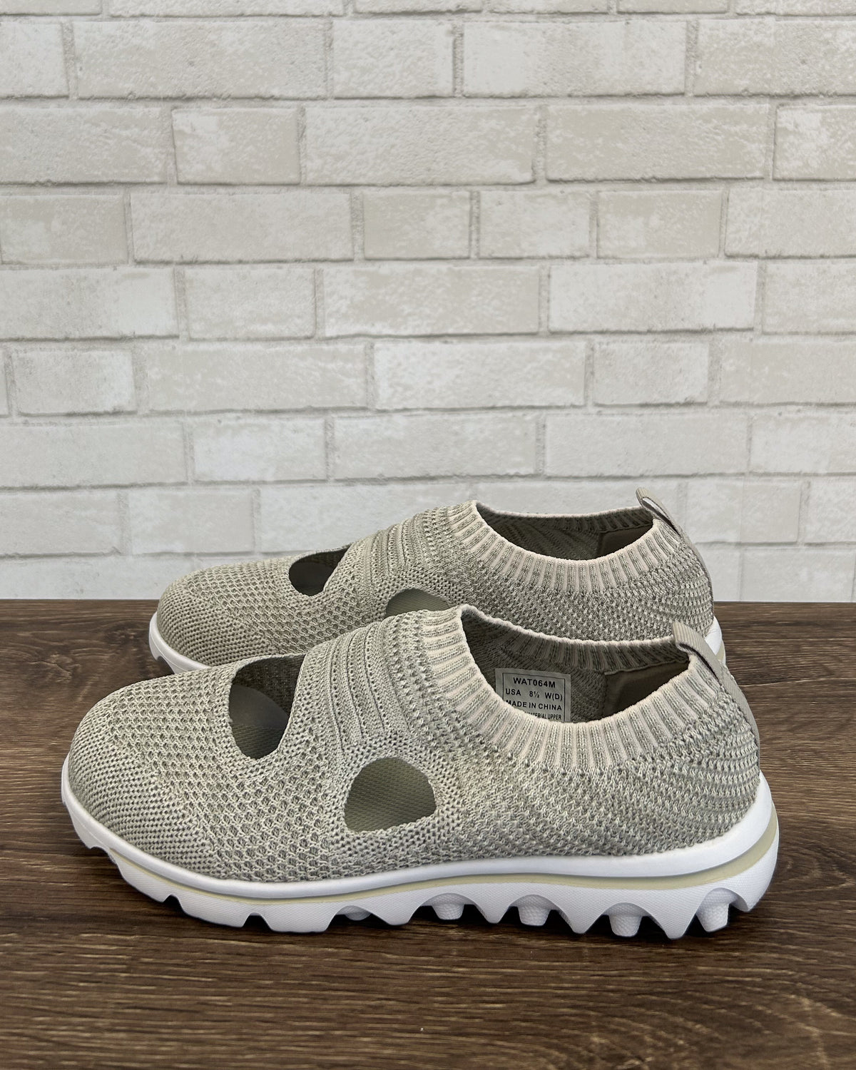 TravelActiv™ Avid Women's Slip-On | Light Grey