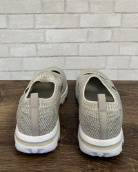 TravelActiv™ Avid Women's Slip-On | Light Grey