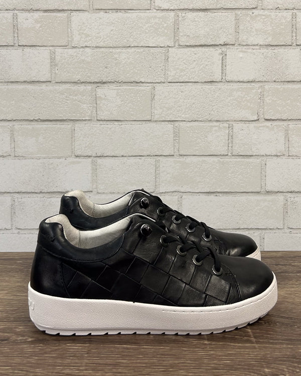 Chloe Sneaker | Black | Wide Width