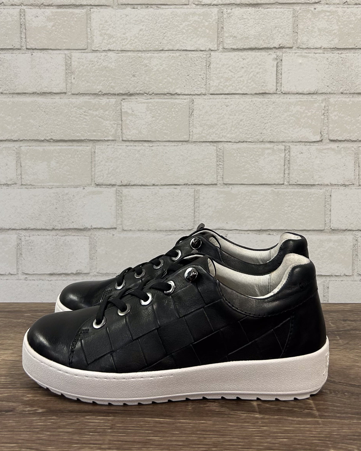 Chloe Sneaker | Black | Wide Width