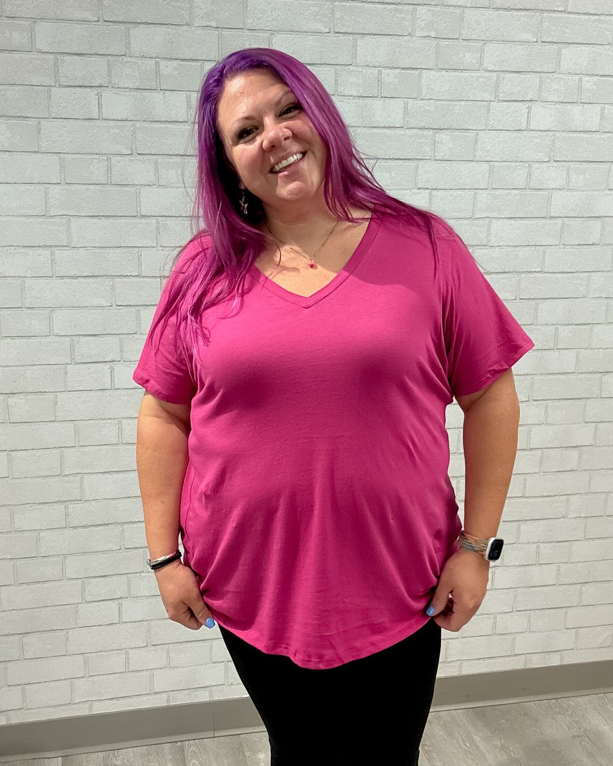 V-Neck Boyfriend Tee | Magenta
