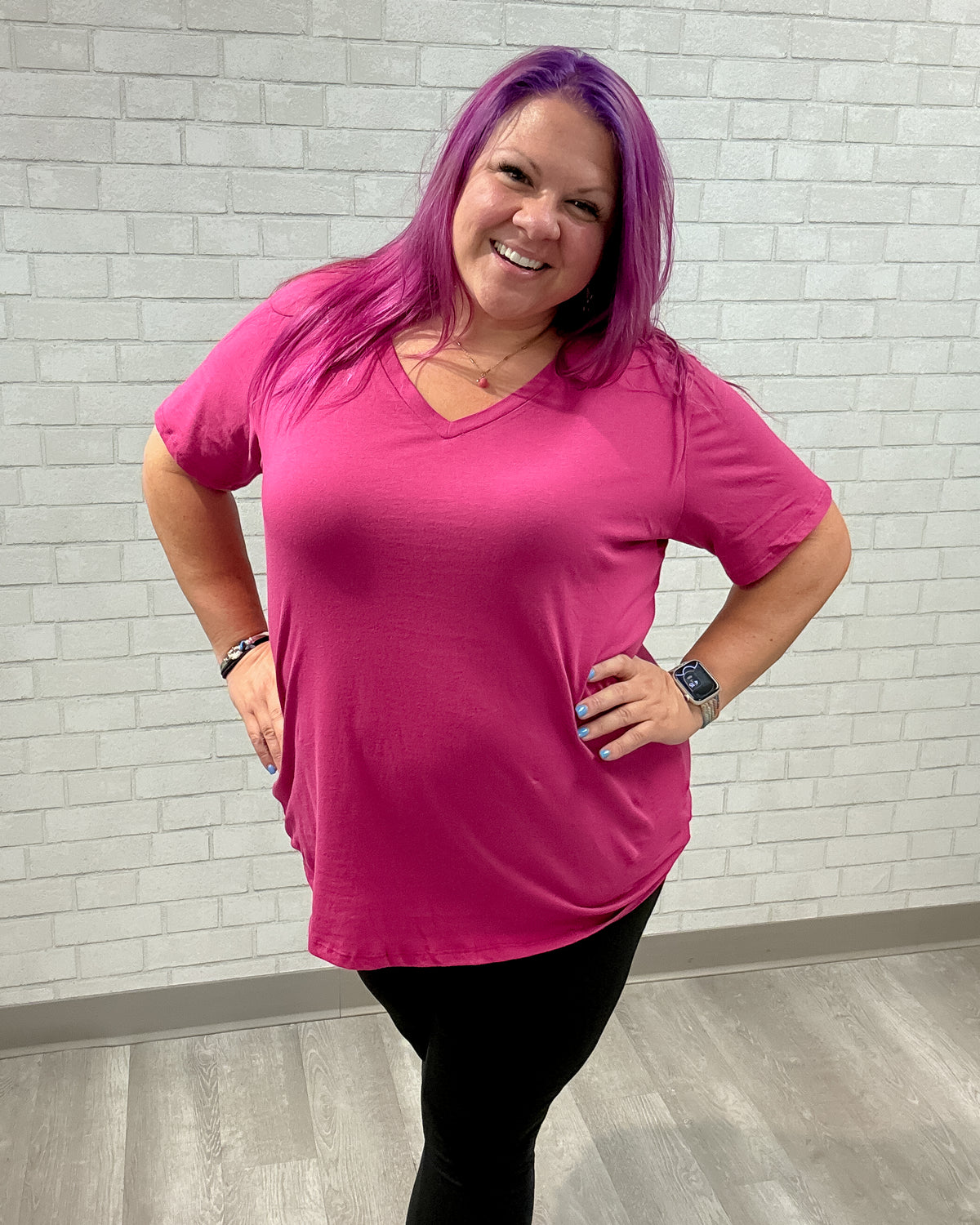 V-Neck Boyfriend Tee | Magenta