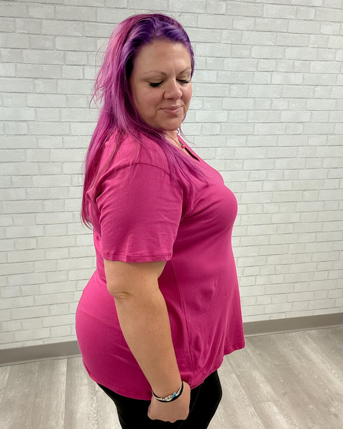 V-Neck Boyfriend Tee | Magenta