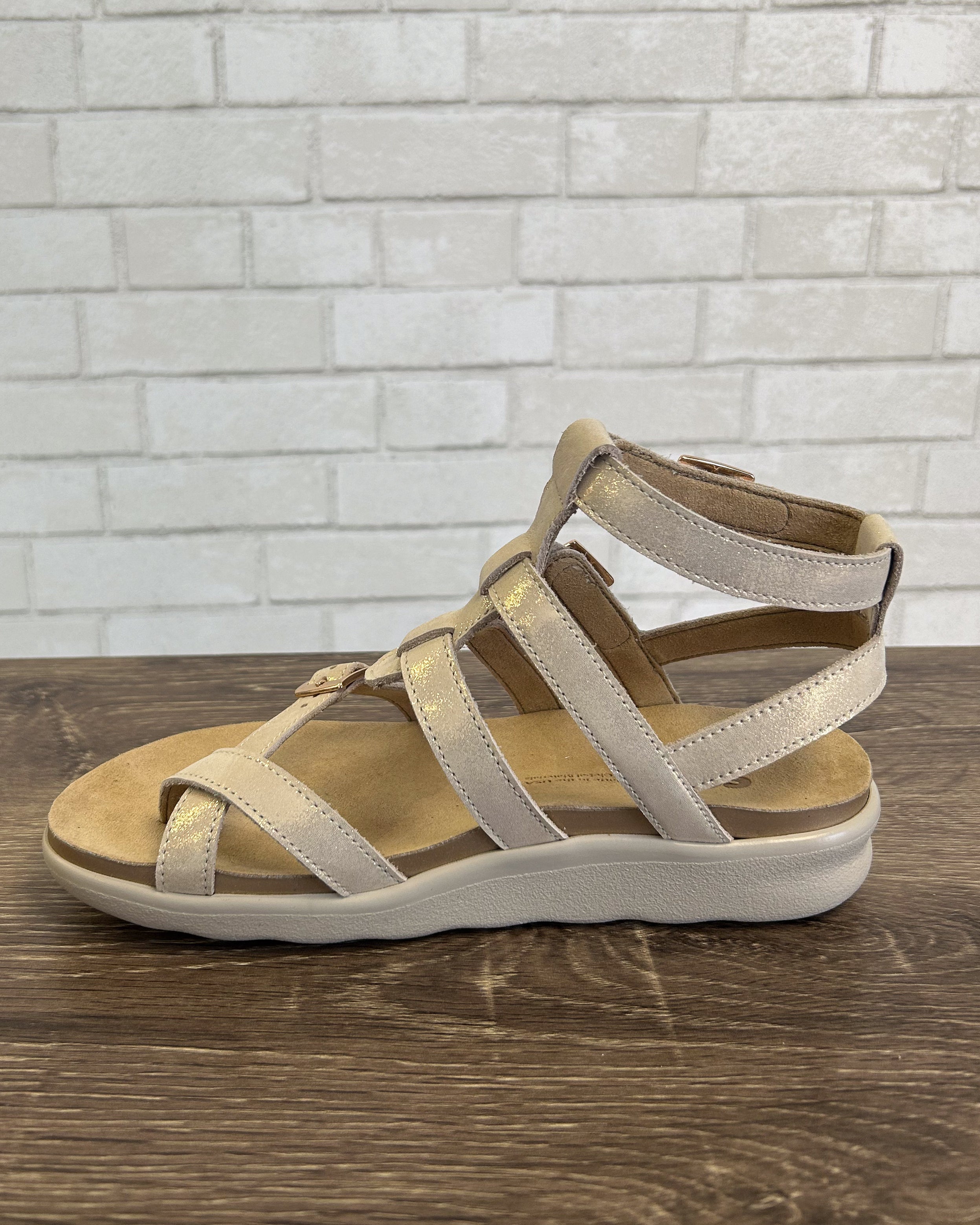 Fashion wide width gladiator sandals