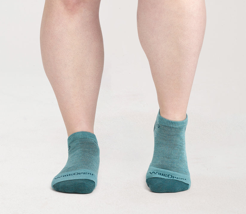 Women's Solid Midweight No Show Socks