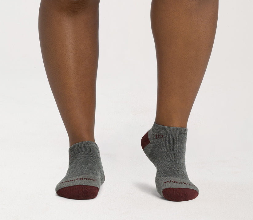 Women's Solid Midweight No Show Socks